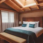 ホテル De Rougemont & 4*