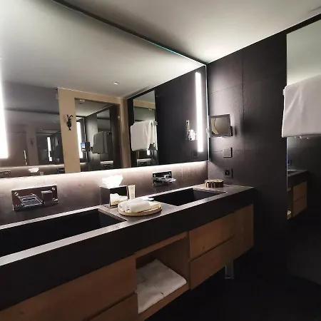 Hotell De Rougemont & 4*